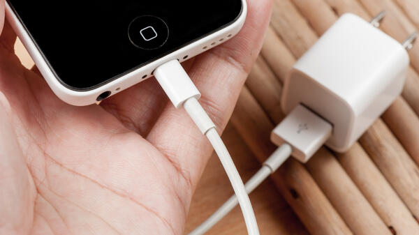Как выбрать зарядку для смартфона за три шага — смотрите на мощность, кабель и адаптер - свежие новости на Toplenta по теме новости дизайна