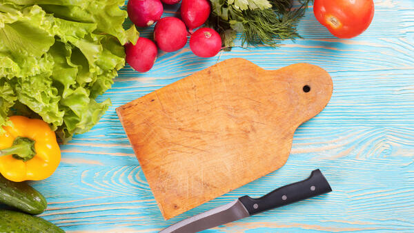 Как эффективно очищать разделочные доски: почему моющие средства могут быть неэффективны - похожая новость на Toplenta