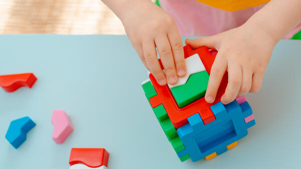 Три игры для знакомства ребёнка с геометрическими фигурами - похожая новость на Toplenta