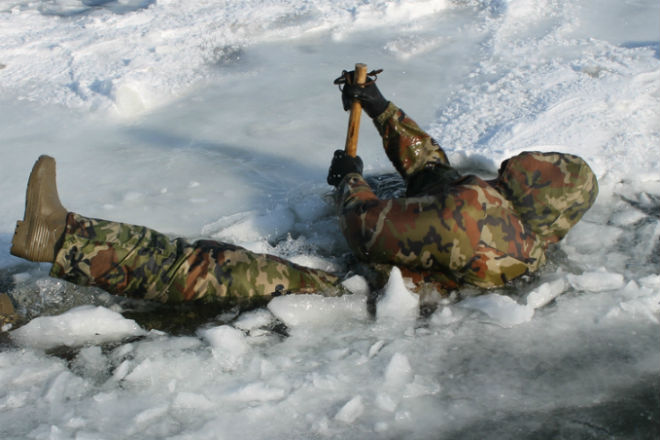 Как выбраться из полыньи за 30 секунд - похожая новость на Toplenta