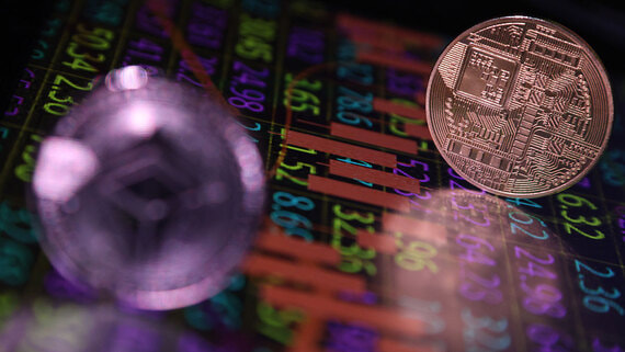 Биткойн падал до $82 000 впервые с апреля - Общество на Toplenta