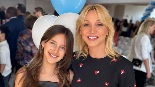 Кристина Орбакайте продемонстрировала взрослую внешность своей 13-летней дочери Клавдии - похожая новость на Toplenta