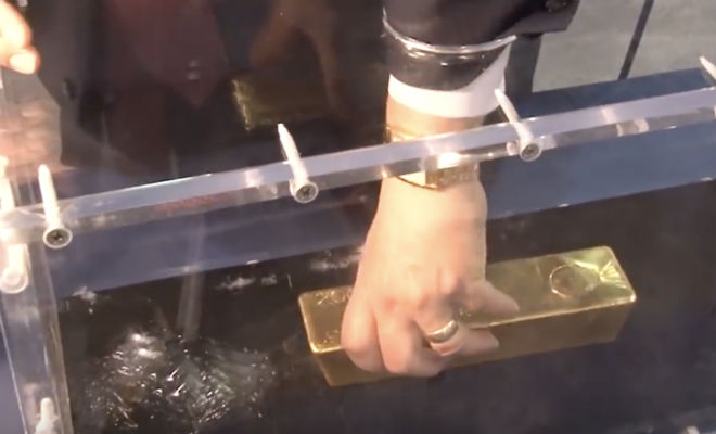 Вытаскиваем золотой слиток: ящик, куда надо просто засунуть руку - свежие новости на Toplenta по теме общество