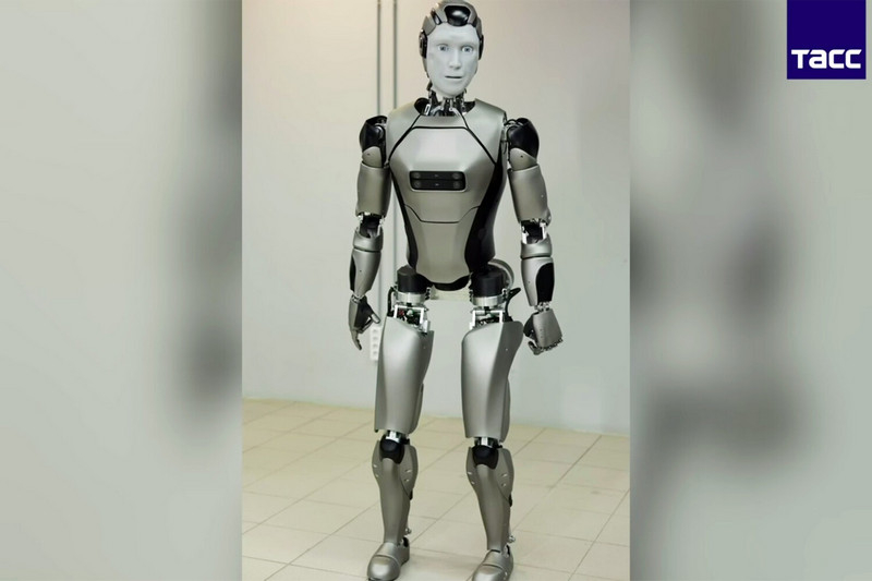 Представлен первый российский человекоподобный робот с ИИ — на презентации он рухнул после пары шагов - свежие новости на Toplenta по теме Промышленная робототехника