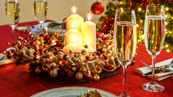 Как украсить стол на Новый год 2026, чтобы задобрить Огненную Лодашь — луга, поля и страсть огня - свежие новости на Toplenta по теме Мировые новости