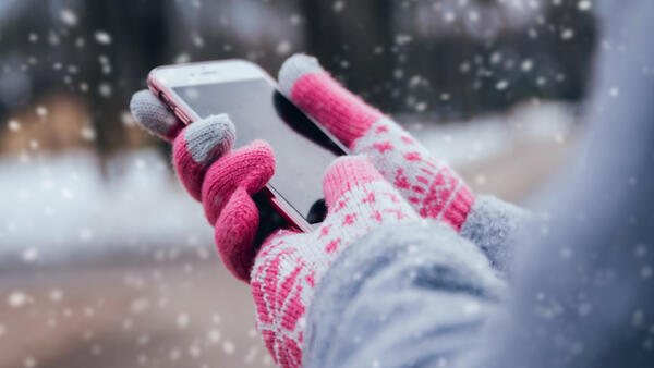 Как сохранить батарею смартфона зимой: правила зарядки в холодное время года - похожая новость на Toplenta