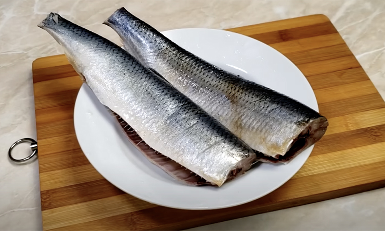 Сочная сельдь «Мурманское золото»: стоит всего ночь, а к утру тает во рту и становится нежнее красной рыбы - свежие новости на Toplenta по теме интересные идеи