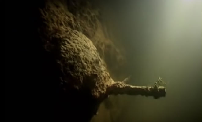 Водолазы заметили пушку в слое ила: танк лежал на дне 70 лет - похожая новость на Toplenta