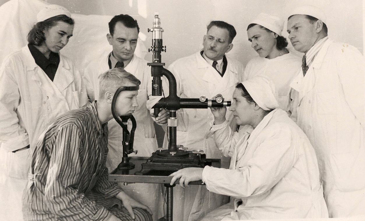 В чем разница между окулистом и офтальмологом? - похожая новость на Toplenta