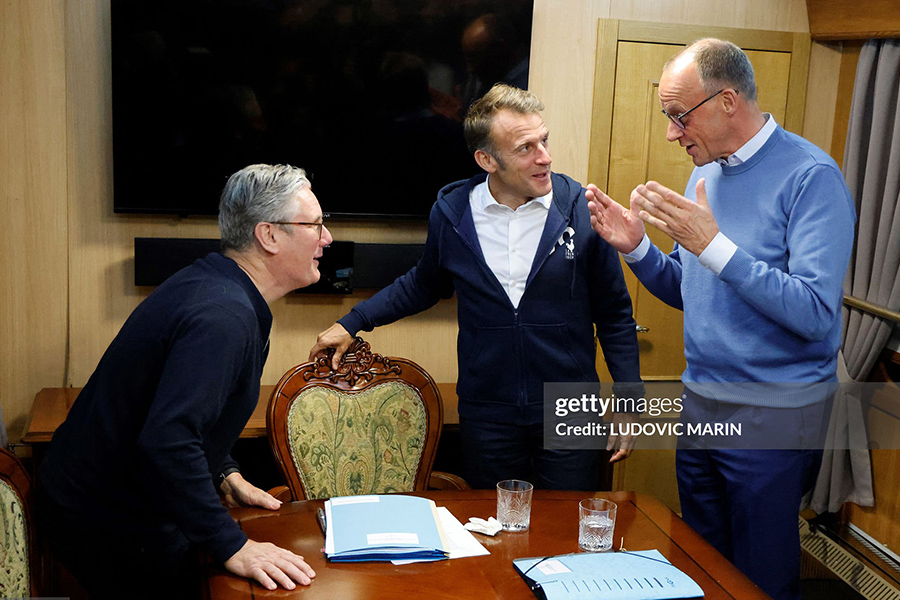 О сообразивших на троих… Что было в пакетике Макрона? - свежие новости на Toplenta по теме власть