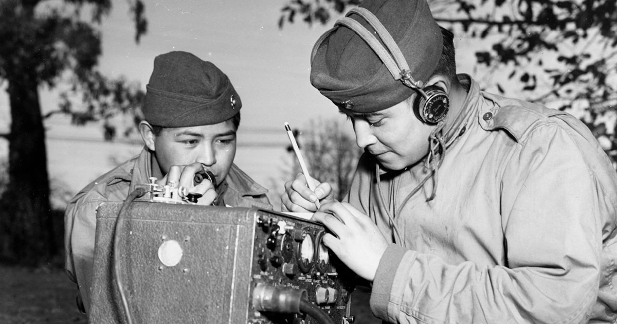 В обеих мировых войнах американцы использовали индейцев в качестве радистов - похожая новость на Toplenta