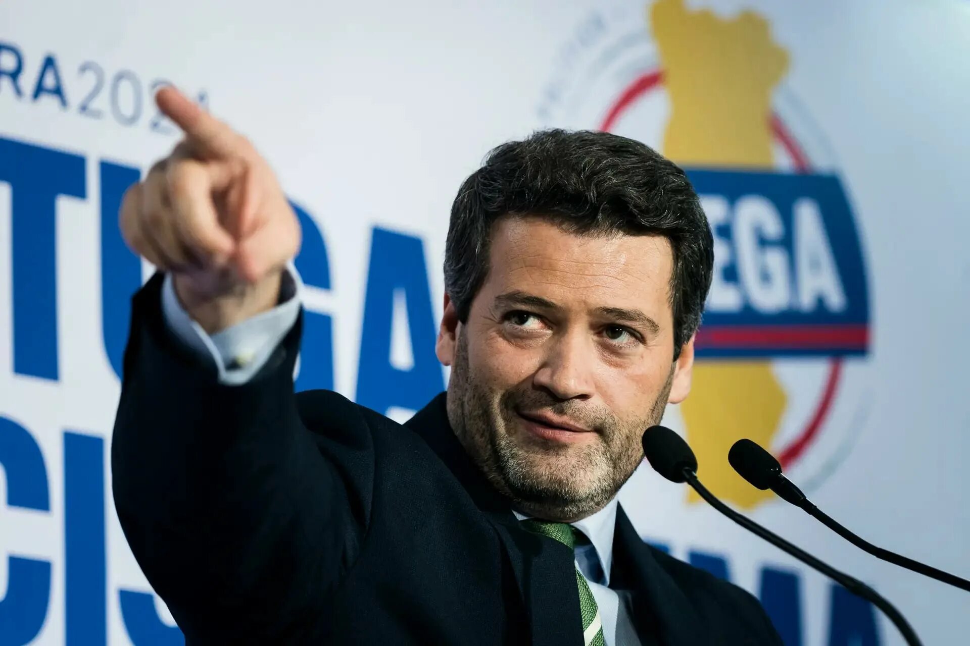 "Дети мои, аэропорт неподалеку!" Яркий ответ португальского политика всем недовольным на запрет никабов - свежие новости на Toplenta