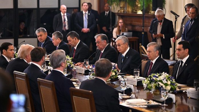 Почему лидеры Средней Азии вели себя в Вашингтоне так, как вели - похожая новость на Toplenta