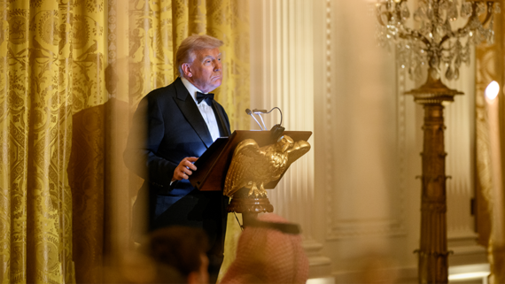 Трамп подтвердил стремление к урегулированию конфликта на Украине - Политика на Toplenta