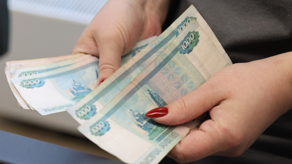 В ГД внесли законопроект о запрете включать доплаты в оклад ниже МРОТ - Политика на Toplenta