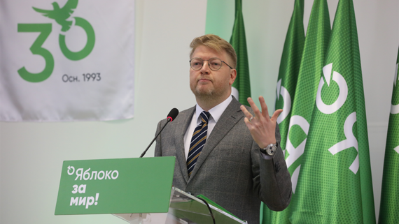 На главу «Яблока» оформили протокол за демонстрацию экстремистской символики - Политика на Toplenta