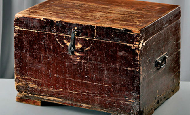 Старый сундук стоял под полом: 25 лет назад спрятали ценности и ушли - свежие новости на Toplenta