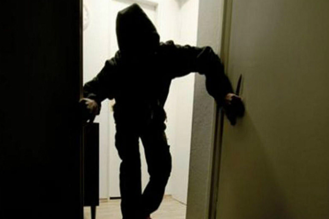 Вор пожалел, что решился пойти на дело. Соседи защитили магазин необычным, но действенным способом - похожая новость на Toplenta