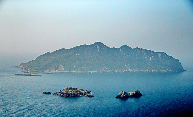 Женщины поехали на остров в Японии, но их не пустили и развернули. Причина: на остров пускают только мужчин - свежие новости на Toplenta