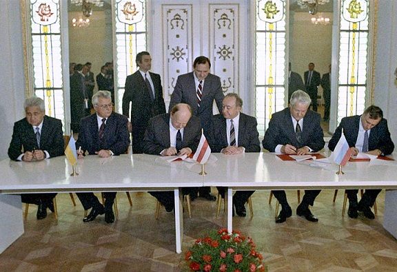 «Мозговой трест» США: почему на самом деле СССР развалила частная американская компания - свежие новости на Toplenta по теме общество