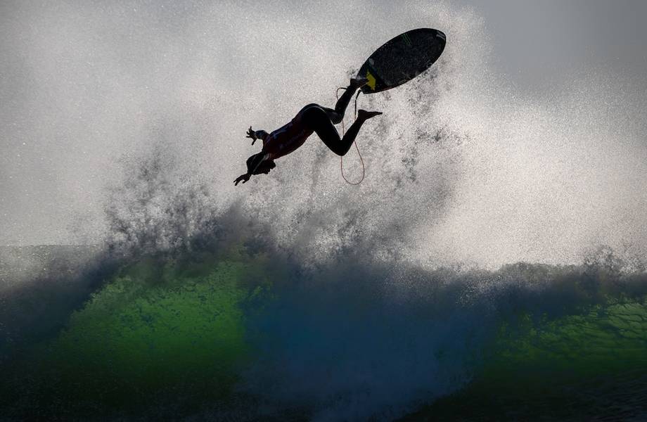 ​  Фото дня: серфингист на соревнованиях - свежие новости на Toplenta по теме ств