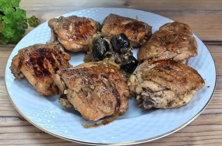 Куриные окорочка по-американски: готовим быстро на сковороде, а вкус как с мангала - свежие новости на Toplenta