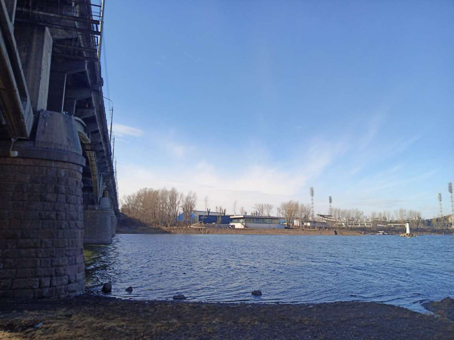 Прогулка по набережной Абаканской протоки в Красноярске тёплым весенним днём - свежие новости на Toplenta по теме Среда