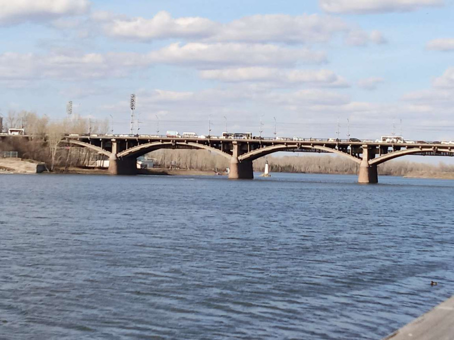 Прогулка по набережной Абаканской протоки в Красноярске тёплым весенним вечером - свежие новости на Toplenta по теме Среда