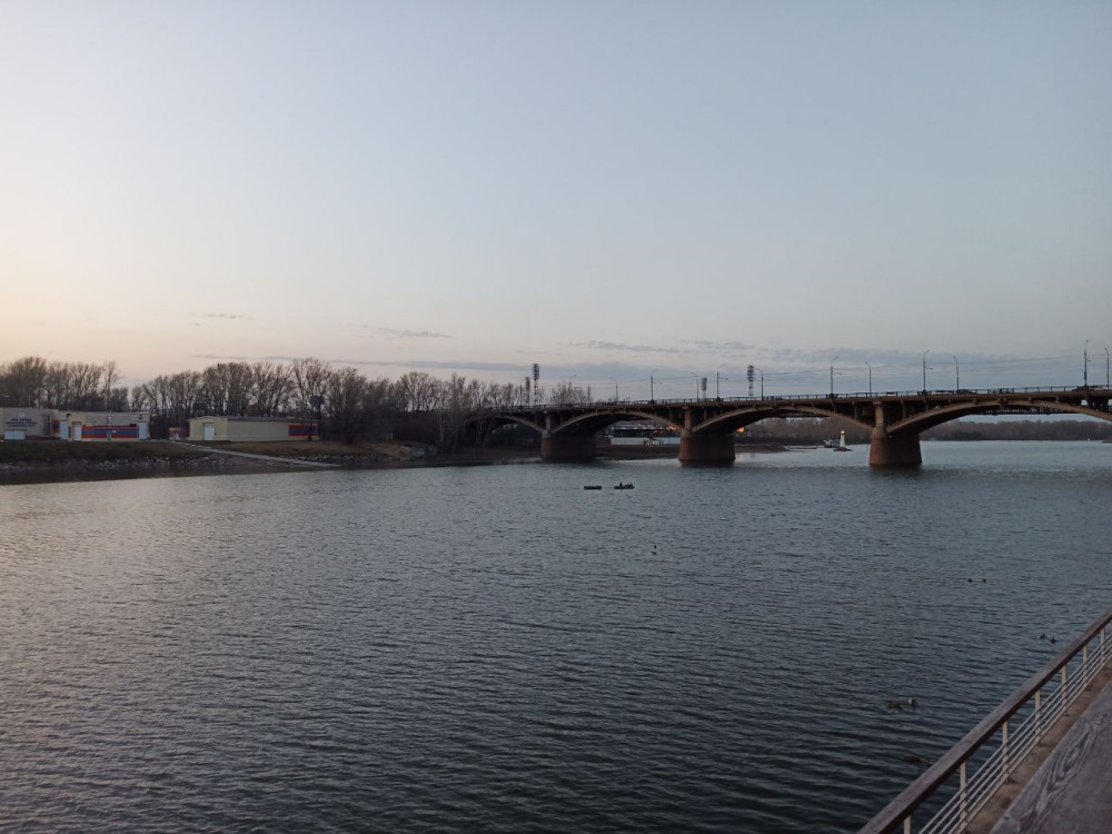 Вечерняя прогулка по набережной Абаканской протоки в Красноярске - свежие новости на Toplenta по теме Среда