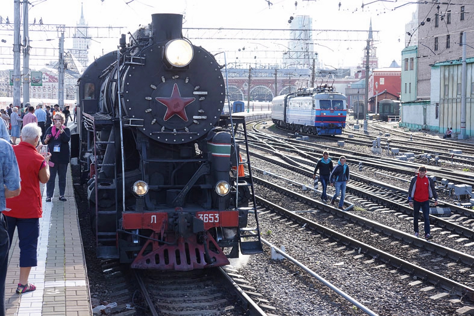 10-е годы XXI века на снимках Игоря Стомахина.2013.«Отправление поезда «Золотой Орел» - похожая новость на Toplenta