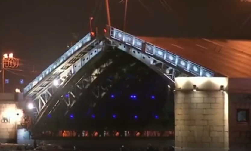 Юбилейный сезон светомузыкального шоу «Поющие мосты» открылся в Петербурге - свежие новости на Toplenta по теме город санкт-петербург