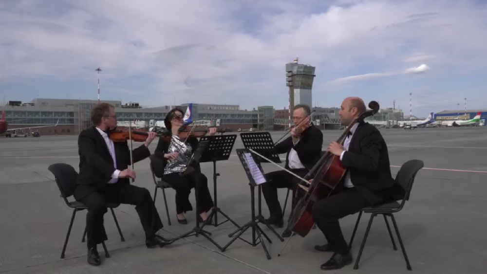 Мясковский-квартет сыграл Чайковского на взлетной полосе аэропорта Кольцово - свежие новости на Toplenta по теме го