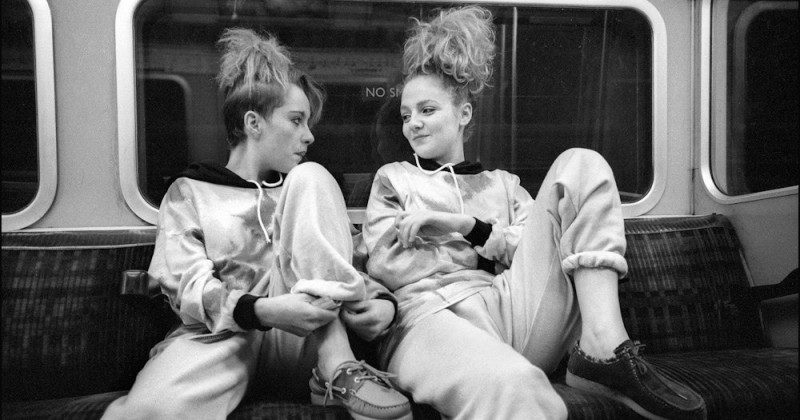 «Вниз по трубе»: лондонский фотограф годами незаметно снимал пассажиров подземки - свежие новости на Toplenta по теме белая