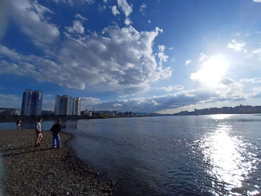 Прогулка по берегу реки Енисей солнечным майским днём - свежие новости на Toplenta по теме Енисей