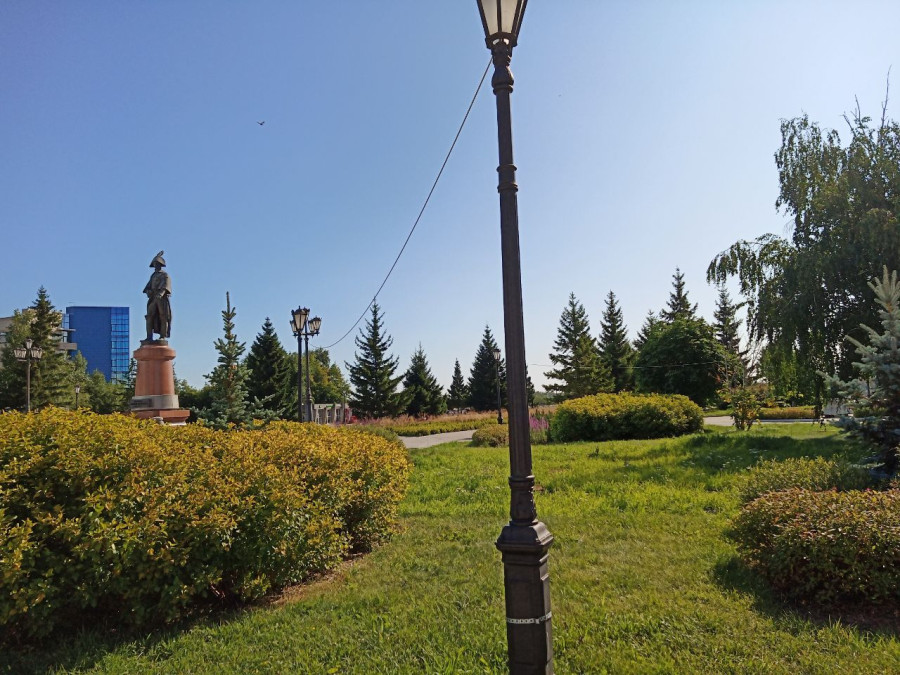 Прогулка солнечным утром близ памятника Николаю Резанову в Красноярске - свежие новости на Toplenta по теме r