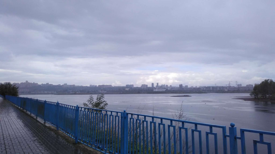 Прогулка под дождём по набережной Абаканской протоки в Красноярске - свежие новости на Toplenta по теме Среда