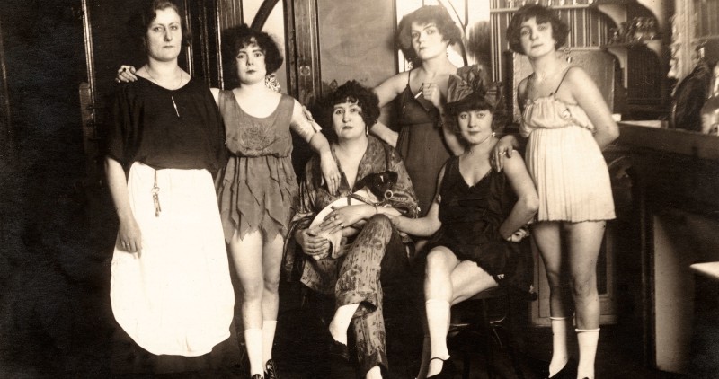 «Прядильные дома», «хористки» и другие особенности продажной любви в Российской империи - похожая новость на Toplenta