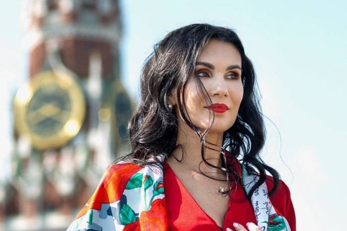 Уральский дизайнер Нина Ручкина победила в конкурсе растущих российских брендов «Знай наших» - свежие новости на Toplenta по теме r