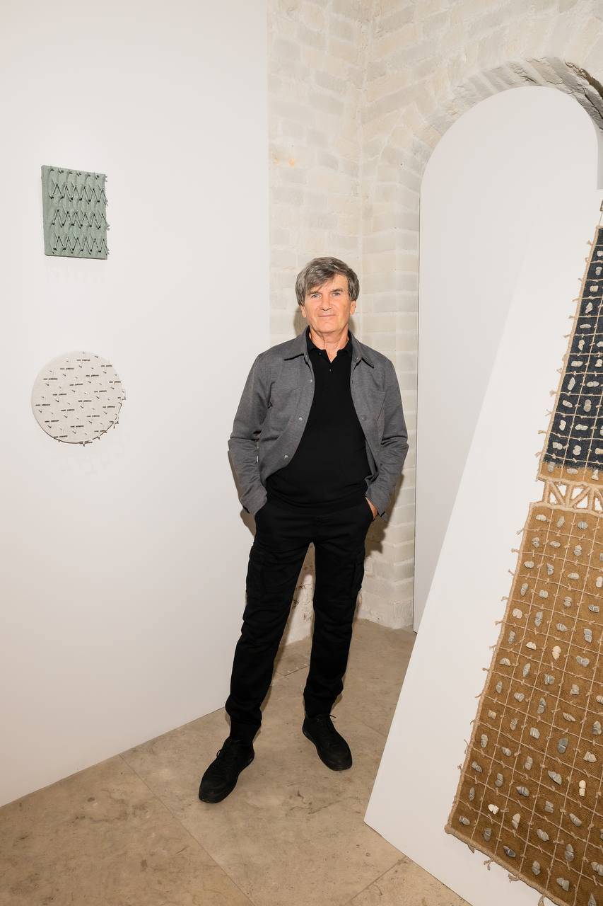 От вышивок до кизяка: традиция и современность в работах художника Апанди Магомедова - свежие новости на Toplenta по теме r