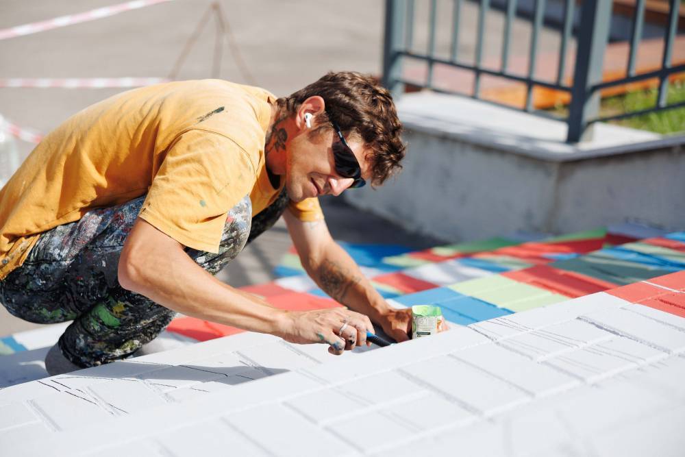 Фоторепортаж: в Калуге на фестивале «Переход-2025» создали новые муралы и арт-объекты - свежие новости на Toplenta по теме aes