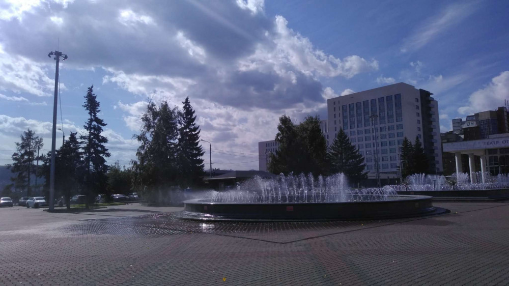 Фонтаны на Театральной площади в Красноярске в конце лета - свежие новости на Toplenta по теме театра