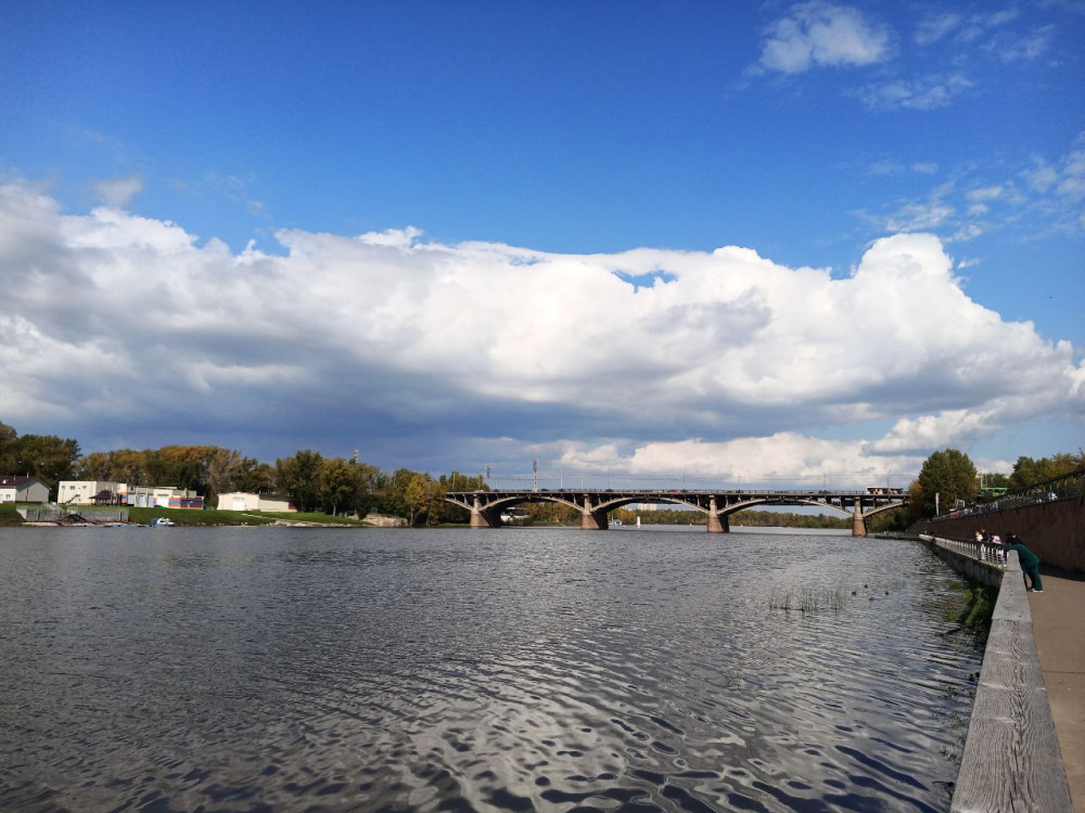 Прогулка по Ярыгинской набережной Абаканской протоки реки Енисей в солнечный день - свежие новости на Toplenta по теме #осень