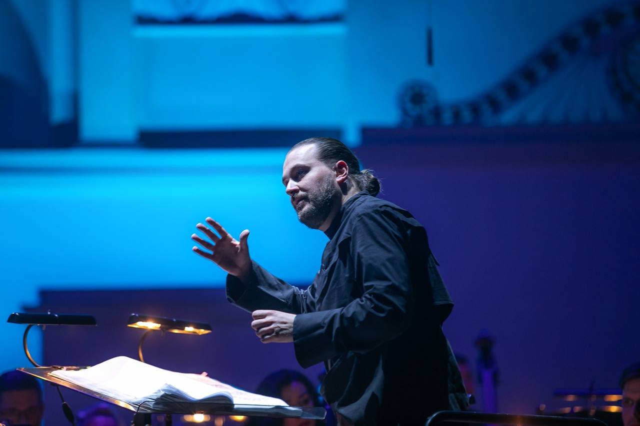 Главному дирижеру Нижегородского оперного Дмитрию Синьковскому исполнилось 45 лет - свежие новости на Toplenta