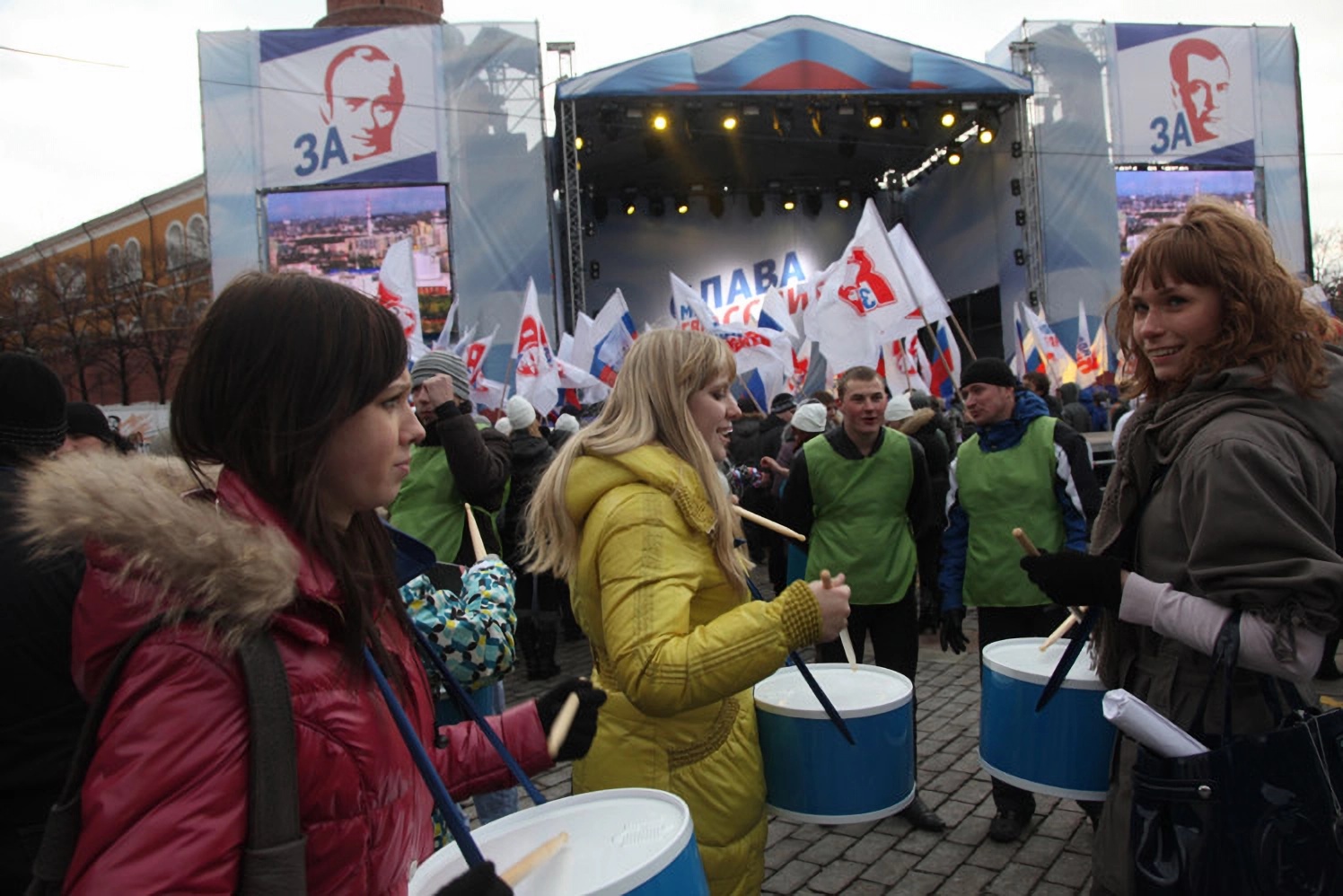 10-е годы XXI века на снимках Игоря Стомахина. 2011. «Митинг в поддержку партии «Единая Россия»» - свежие новости на Toplenta по теме город москва