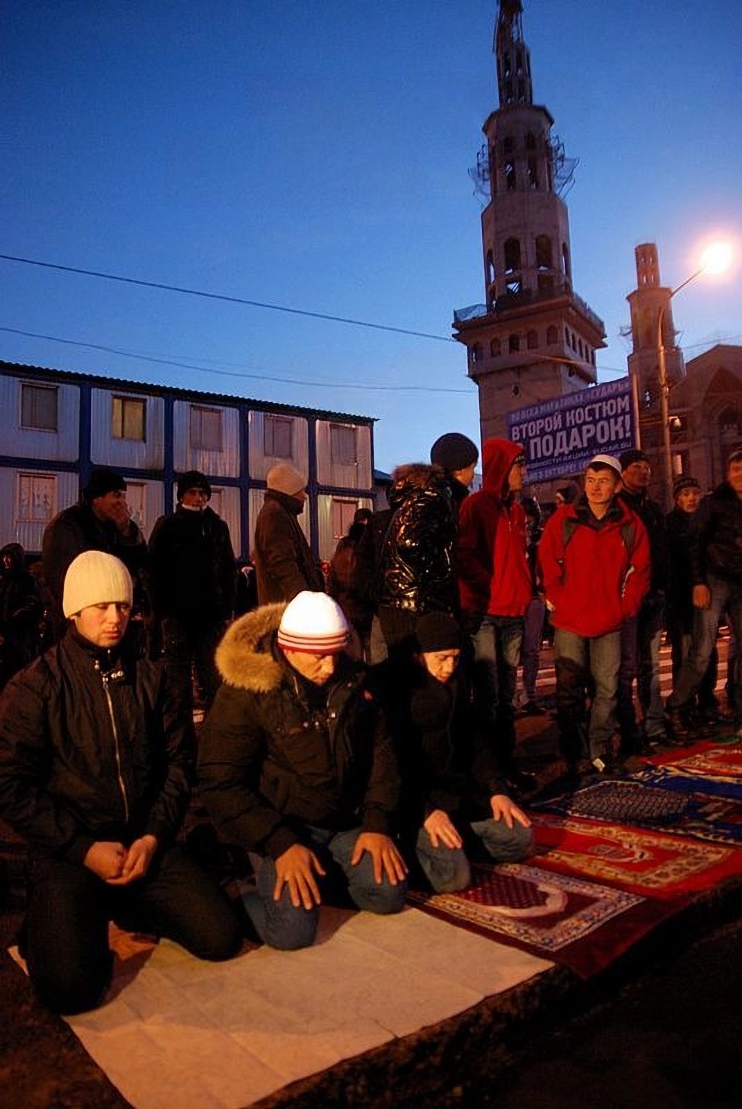10-е годы XXI века на снимках Игоря Стомахина. 2011. «Московский Курбан-Байрам» - свежие новости на Toplenta по теме город москва