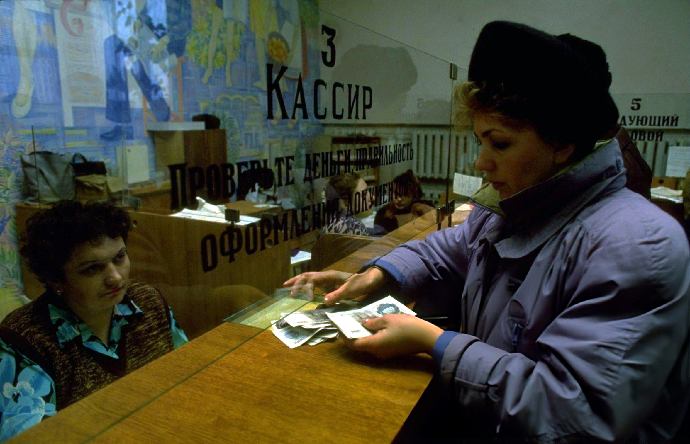 «1993. Один день из жизни Надежды Вактиной, парикмахерши из Москвы» - свежие новости на Toplenta