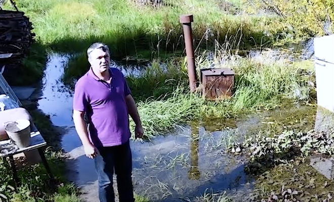 Женщина начала бурить колодец, но из скважины вверх устремился фонтан воды. Через полгода в городе уже было по колено воды - свежие новости на Toplenta по теме общество