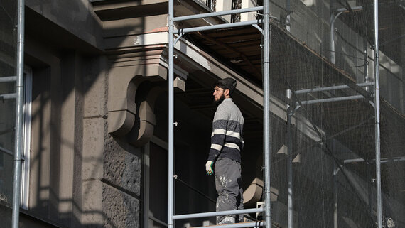 МВД раскрыло схему легализации мигрантов через регистрацию в хостелах Петербурга - свежие новости на Toplenta