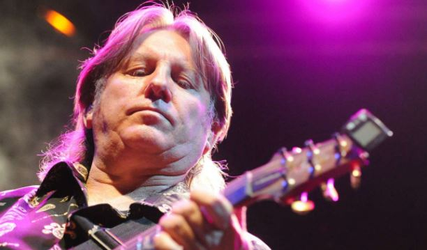 Певец Юрий Лоза заявил, что уехавшие из России звезды осознают свою бесполезность - свежие новости на Toplenta по теме iv