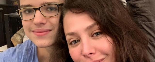 Актриса Екатерина Волкова выложила в сеть фото своего сына от публициста Эдуарда Лимонова - свежие новости на Toplenta по теме iv